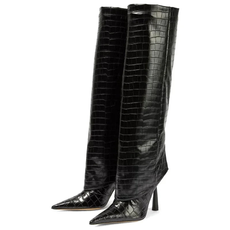 Damen Stiefel mit Kroko-Optik – Kniehohe High Heels mit spitzer Kappe