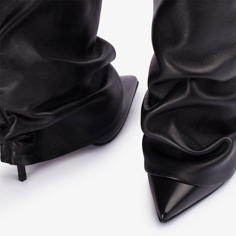 Black Elegance – der Slouch High Heel Stiefel in Schwarz
