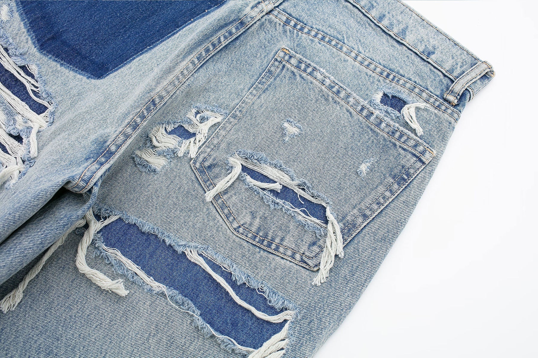 Damen Boyfriend Jeans Hellblau mit Destroyed Look & Patchwork-Details – Vintage High Waist