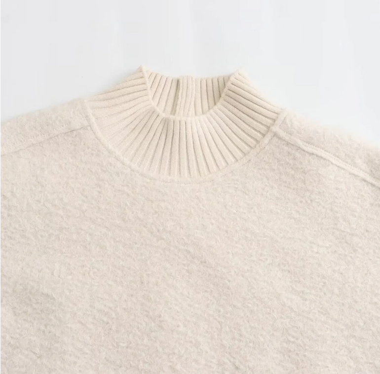Relaxed Chic – Stehkragen-Sweater
