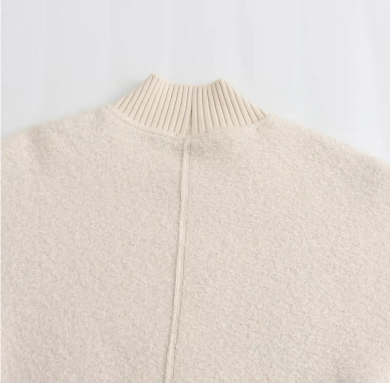 Relaxed Chic – Stehkragen-Sweater