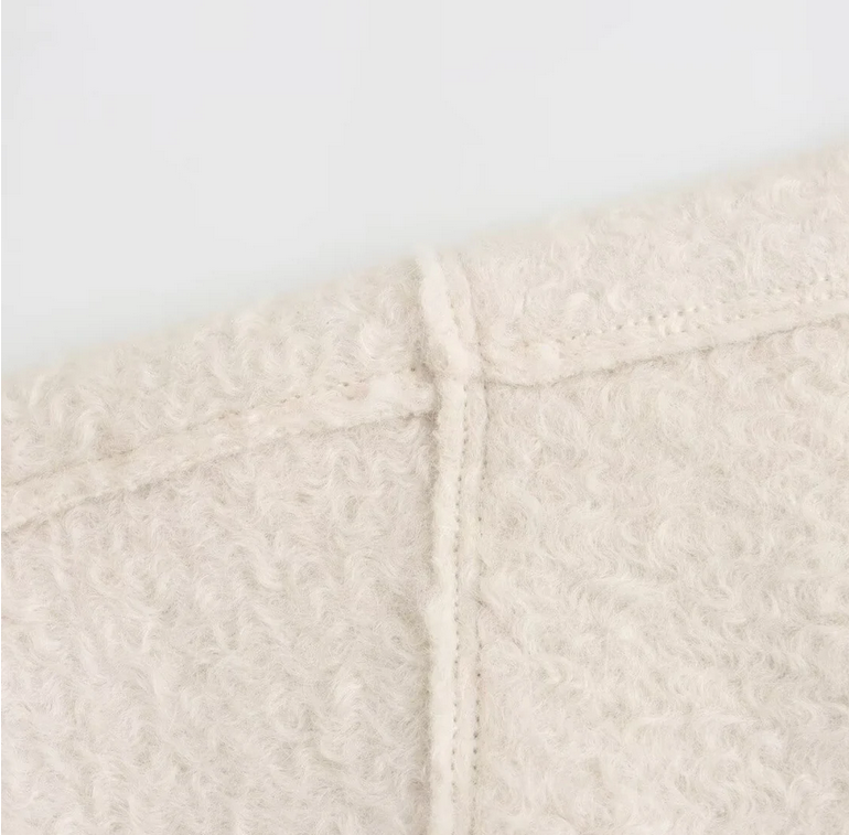 Relaxed Chic – Stehkragen-Sweater