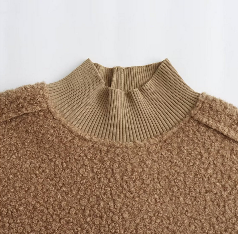 Relaxed Chic – Stehkragen-Sweater