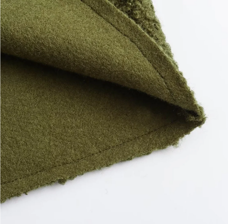 Relaxed Chic – Stehkragen-Sweater